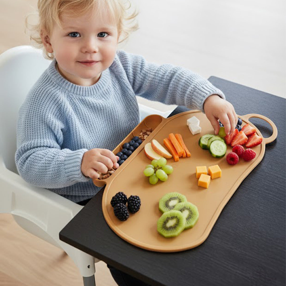 NoSpill BLW Beslenme Matı – Kaymaz, Dökülmez, Silikon Bebek Yemek Servisi Katlanabilir & Taşınabilir Bej