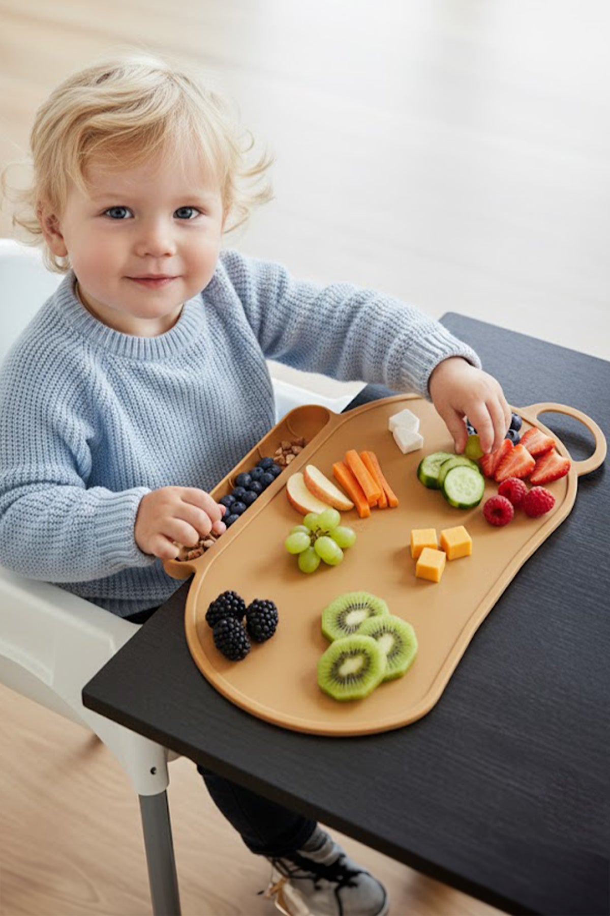 NoSpill BLW Beslenme Matı – Kaymaz, Dökülmez, Silikon Bebek Yemek Servisi Katlanabilir & Taşınabilir Bej
